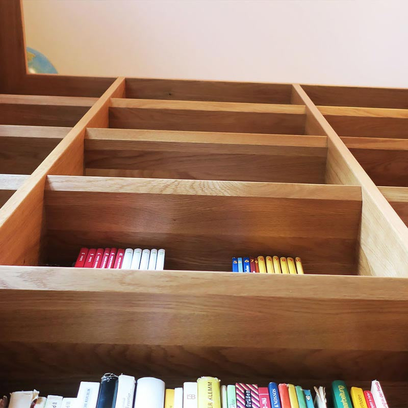 Arbeitszimmer & Bücherregal aus massiver Eiche