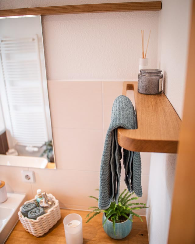 Accessoires fürs Badezimmer in Eiche
