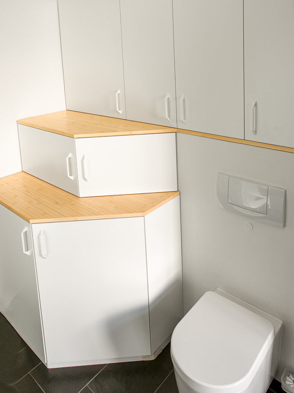 Badschrank mit Bambusholz