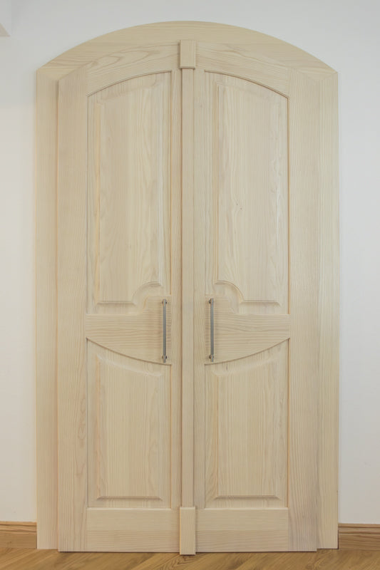 Einbauschrank in Weißesche im Jugendstil