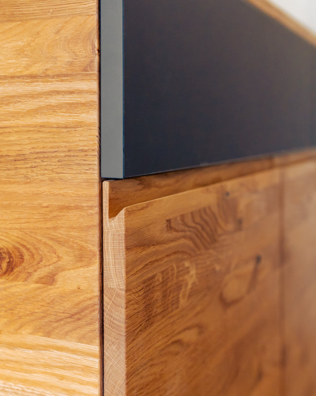 Flurschrank in rustikaler Eiche