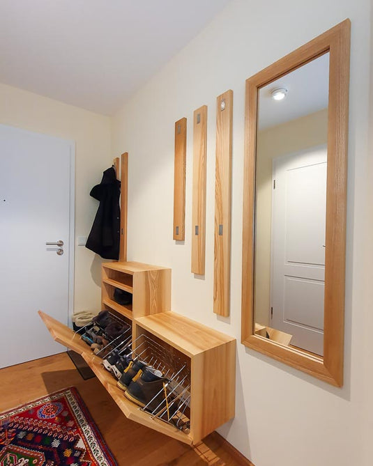 Flurmöbel: Garderobe & Schuhschrank aus Kernesche