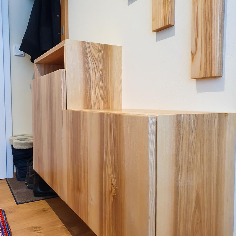 Flurmöbel: Garderobe & Schuhschrank aus Kernesche