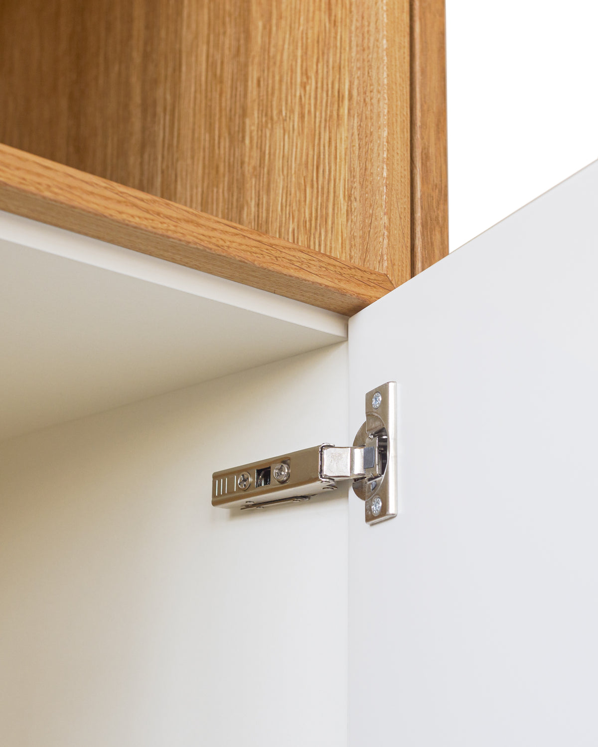 Highboard in Eiche weiß