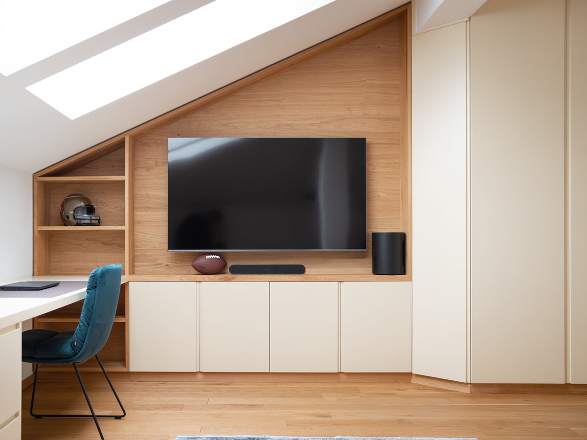 Arbeitszimmer mit Aktenschrank und Nische in Eiche