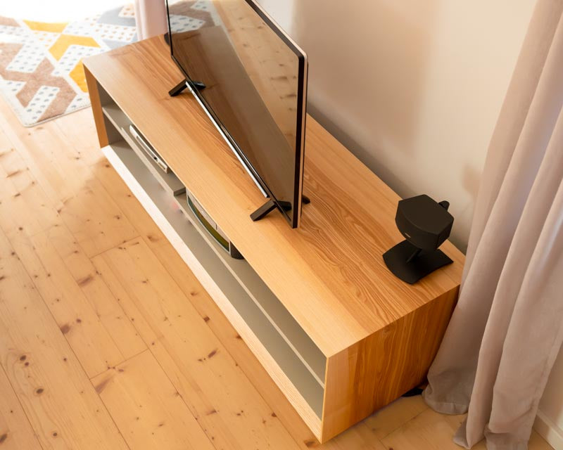 TV Unterschrank, Lowboard aus Kernesche