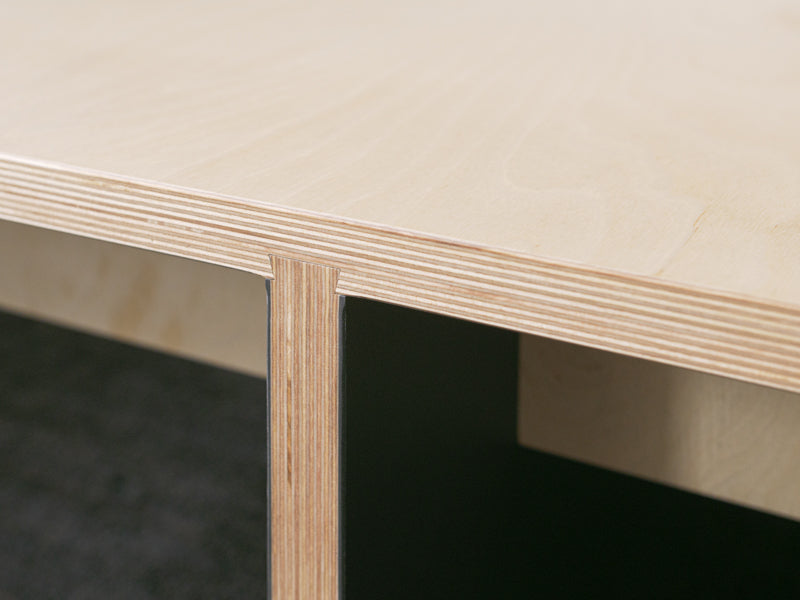 Daybed mit Birke-Multiplex und Möbellinoleum