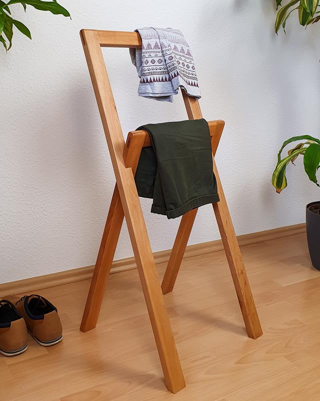 Stummer Diener aus Erle