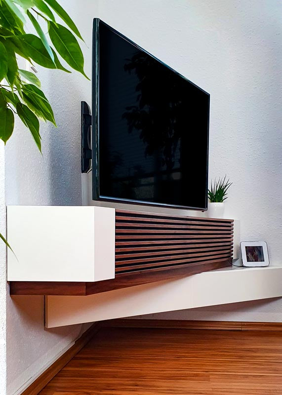 TV Lowboard weiß lackiert & Nussbaum