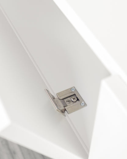 TV Lowboard mit Nussbaum weiß:optimale Raumnutzung:Unsere hochwertigen und platzsparenden Scharniere sorgen dafür, dass die Fronten unseres Lowboards sicher gehalten werden, ohne dabei wertvollen Platz Ihres Stauraums einzunehmen. So können Sie das volle Potenzial Ihres Möbelstückes ausschöpfen.
